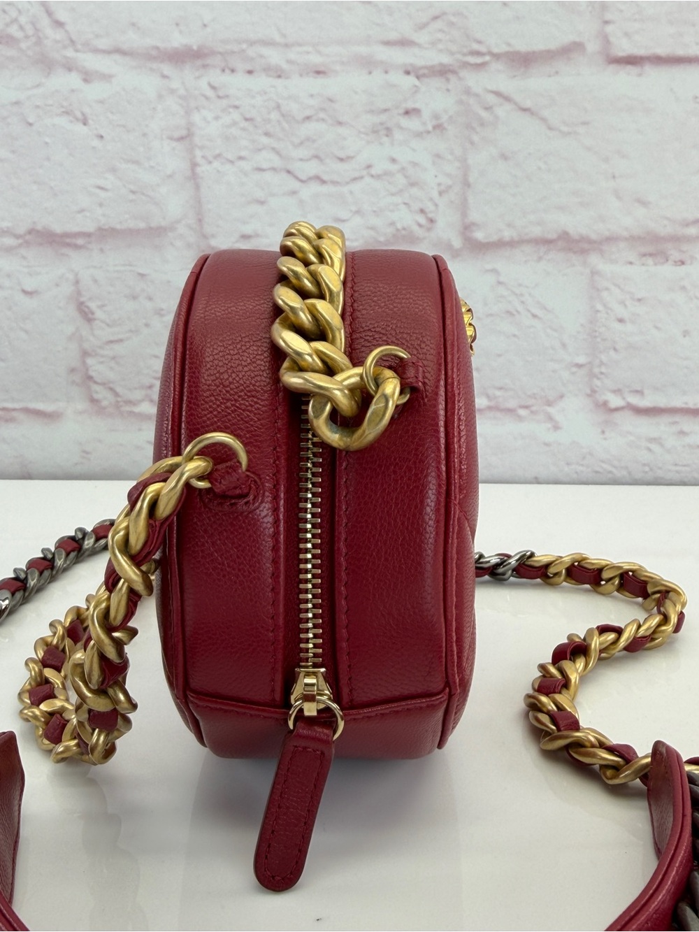 CHANEL 19 Red Quilted Round Mini Crossbody Mixed Metal Chain - Picture 6 of 15
